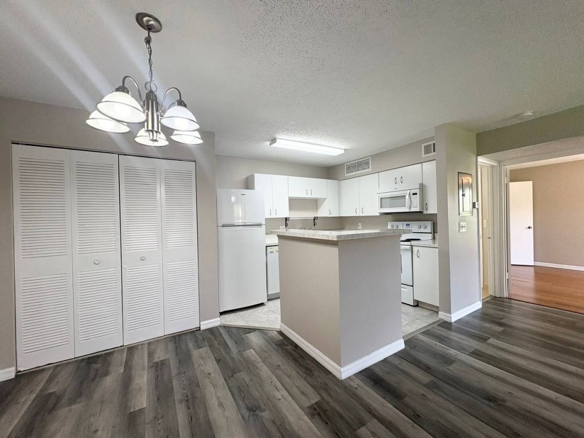 Condo for rent at 380 Lakepointe Dr, Altamonte Springs, FL 32701