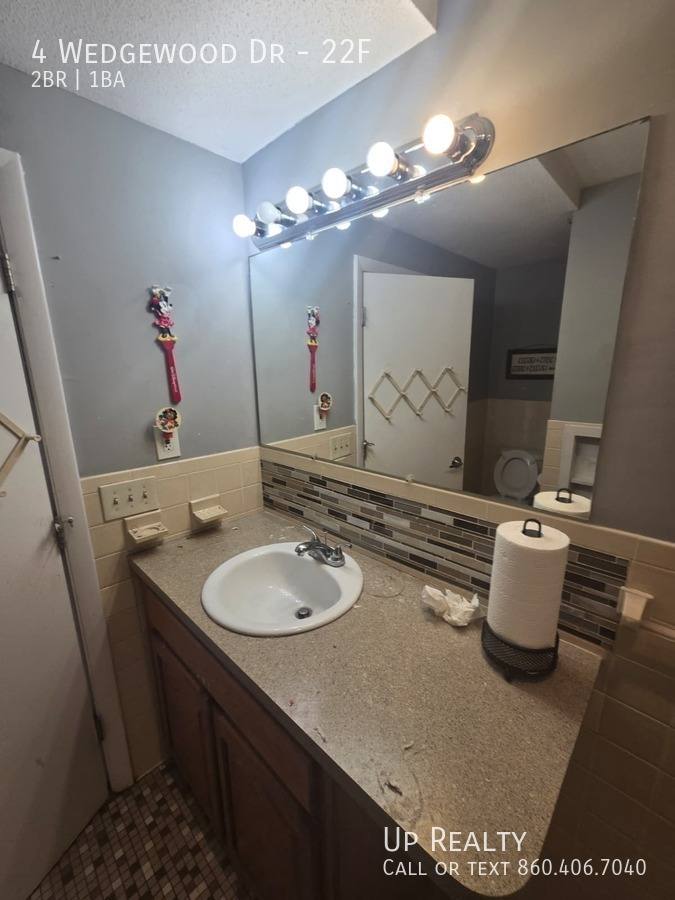 Apartment for rent at 4 Wedgewood Dr, Bloomfield, CT 06002