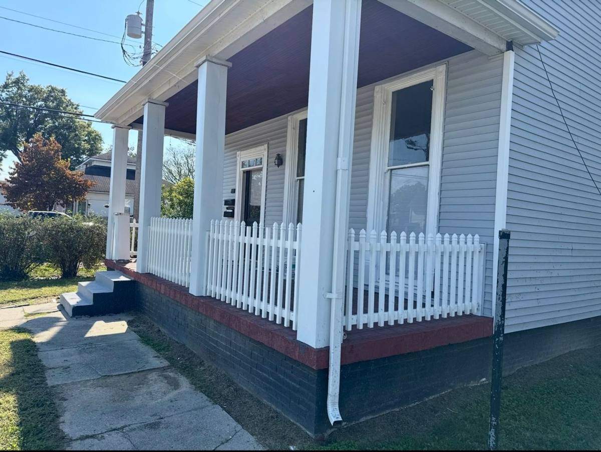 Apartment for rent at 931 SE 8th St, Evansville, IN 47713