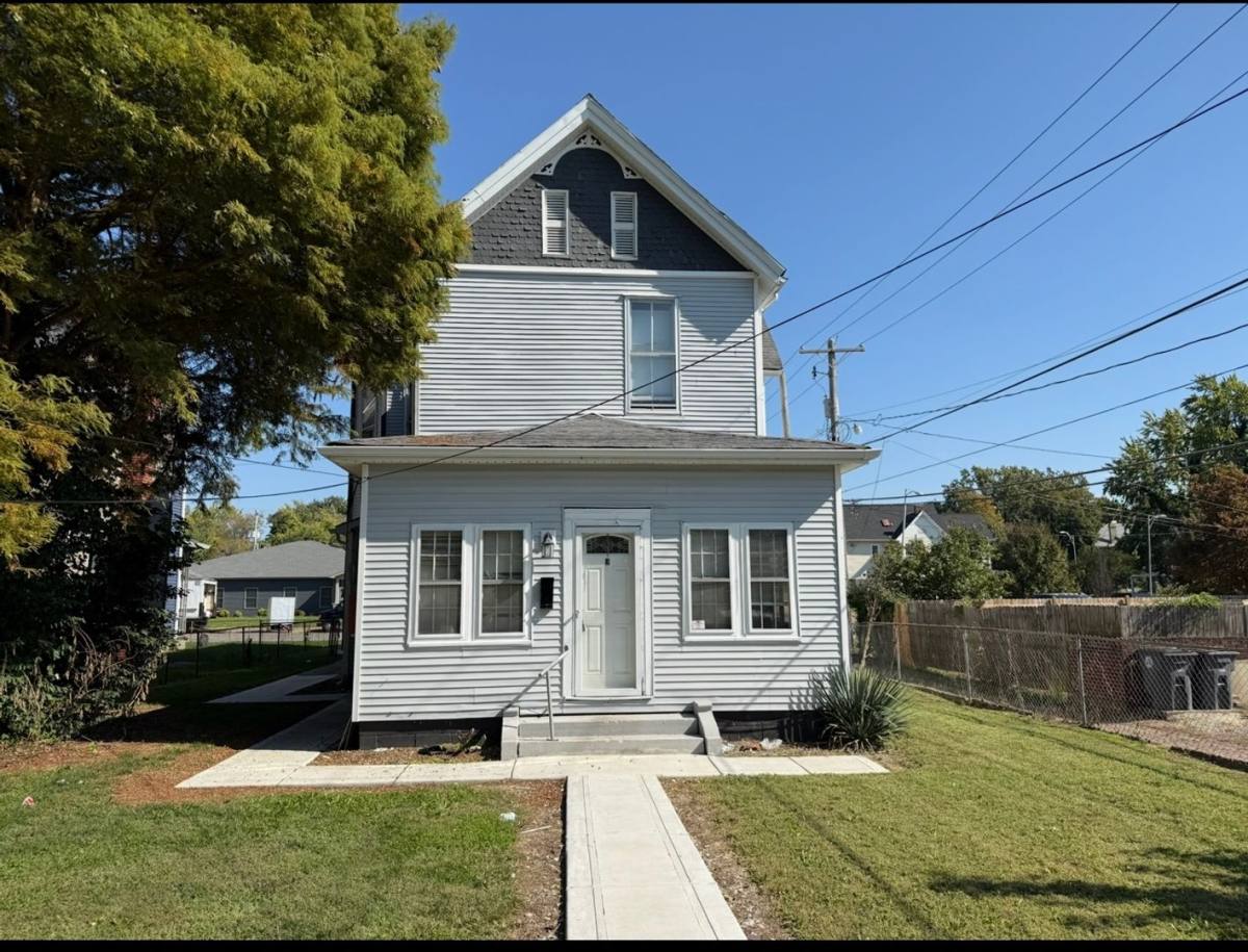 Apartment for rent at 931 SE 8th St, Evansville, IN 47713