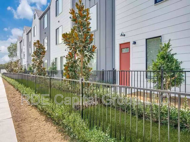 Apartment for rent at 3275 Dallas St #303, Dallas, TX 75210