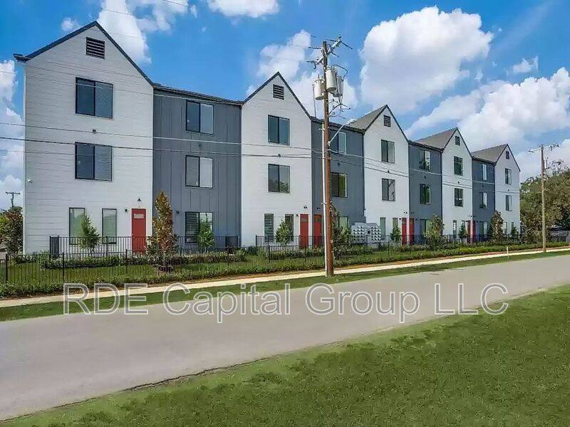 Apartment for rent at 3275 Dallas St #303, Dallas, TX 75210