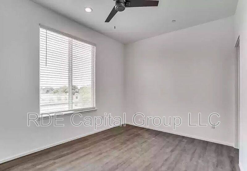 Apartment for rent at 3275 Dallas St #303, Dallas, TX 75210