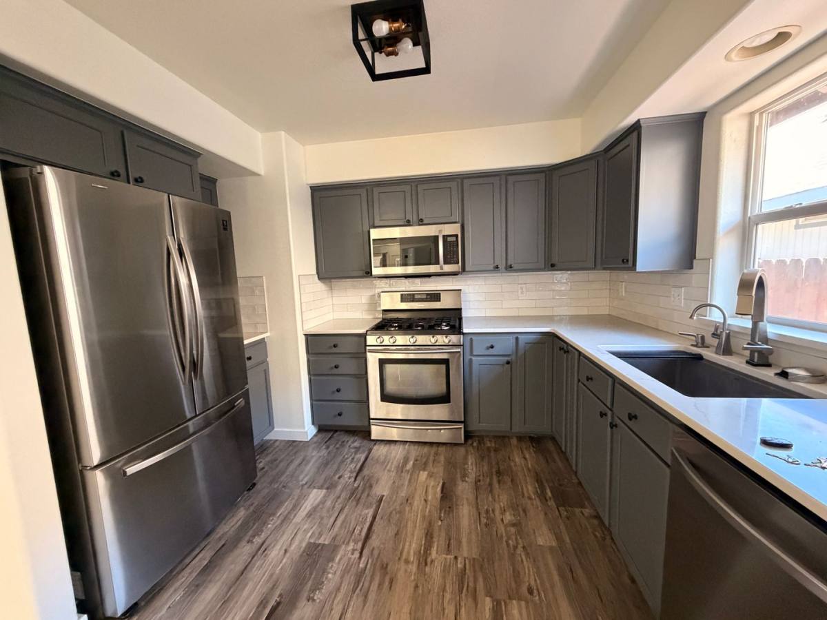 House for rent at 61031 Borden Dr, Bend, OR 97702