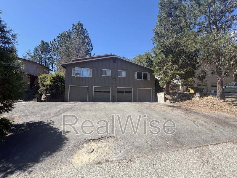 Townhouse for rent at 1007 NW C St #D, Grants Pass, OR 97526
