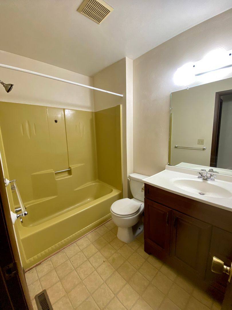 Apartment for rent at 4037-4047 W 38th St, Erie, PA 16505