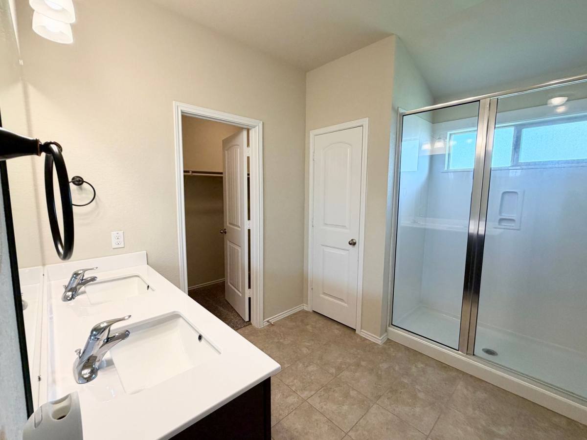 House for rent at 829 Ibis Falls Loop, Jarrell, TX 76537