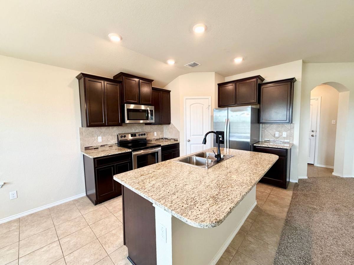 House for rent at 829 Ibis Falls Loop, Jarrell, TX 76537