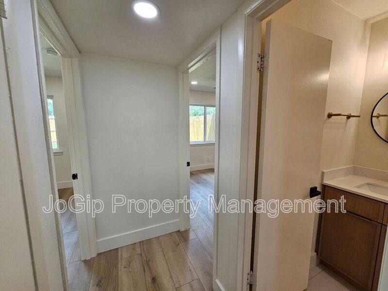 Apartment for rent at 1725 R Ave, Plano, TX 75074