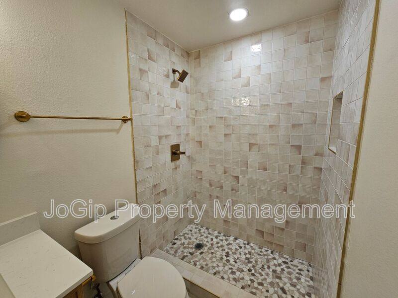 Apartment for rent at 1725 R Ave, Plano, TX 75074