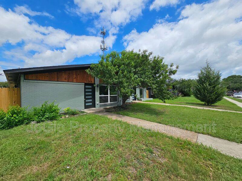 Apartment for rent at 1725 R Ave, Plano, TX 75074