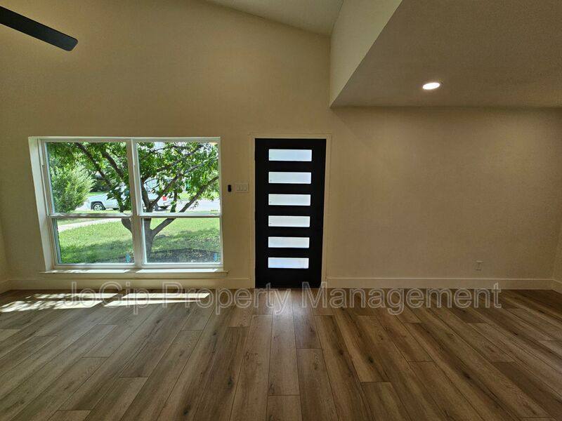 Apartment for rent at 1725 R Ave, Plano, TX 75074