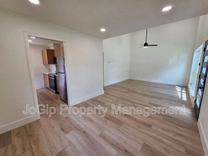 Apartment for rent at 1725 R Ave, Plano, TX 75074