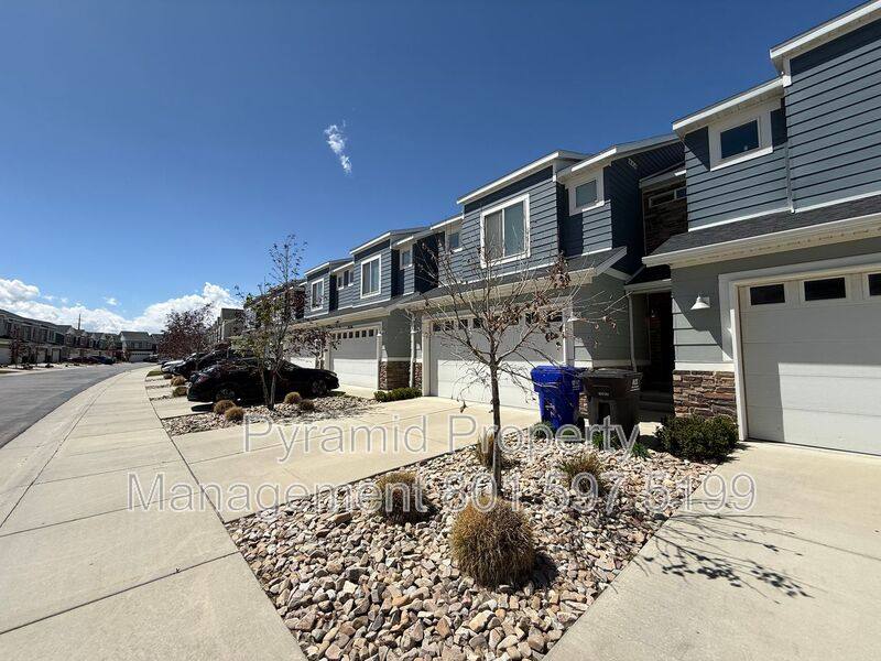 Townhouse for rent at 15122 S Gallant Dr, Riverton, UT 84065