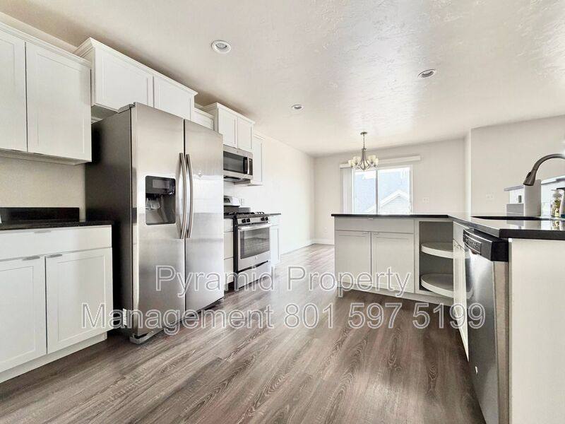 Townhouse for rent at 15122 S Gallant Dr, Riverton, UT 84065