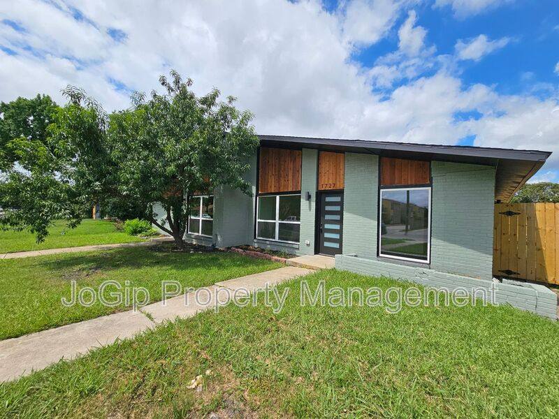 Apartment for rent at 1727 R Ave, Plano, TX 75074