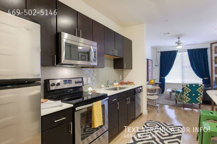 Apartment for rent at 2900 Manor Rd, Austin, TX 78722