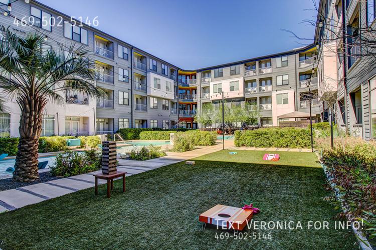 Apartment for rent at 2900 Manor Rd, Austin, TX 78722