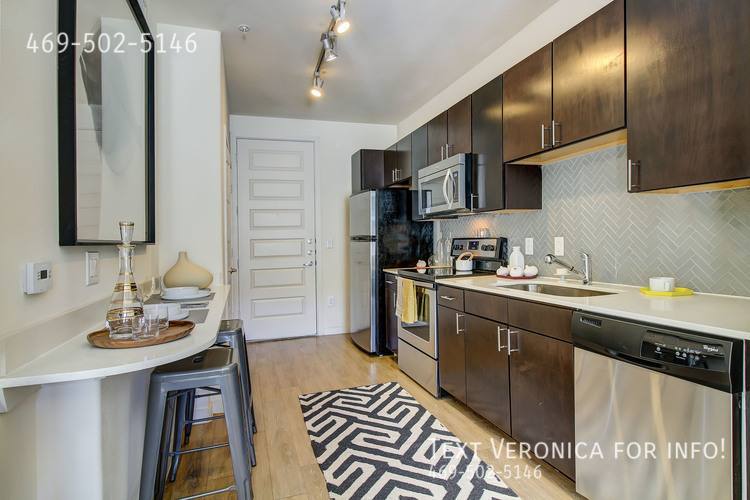 Apartment for rent at 2900 Manor Rd, Austin, TX 78722