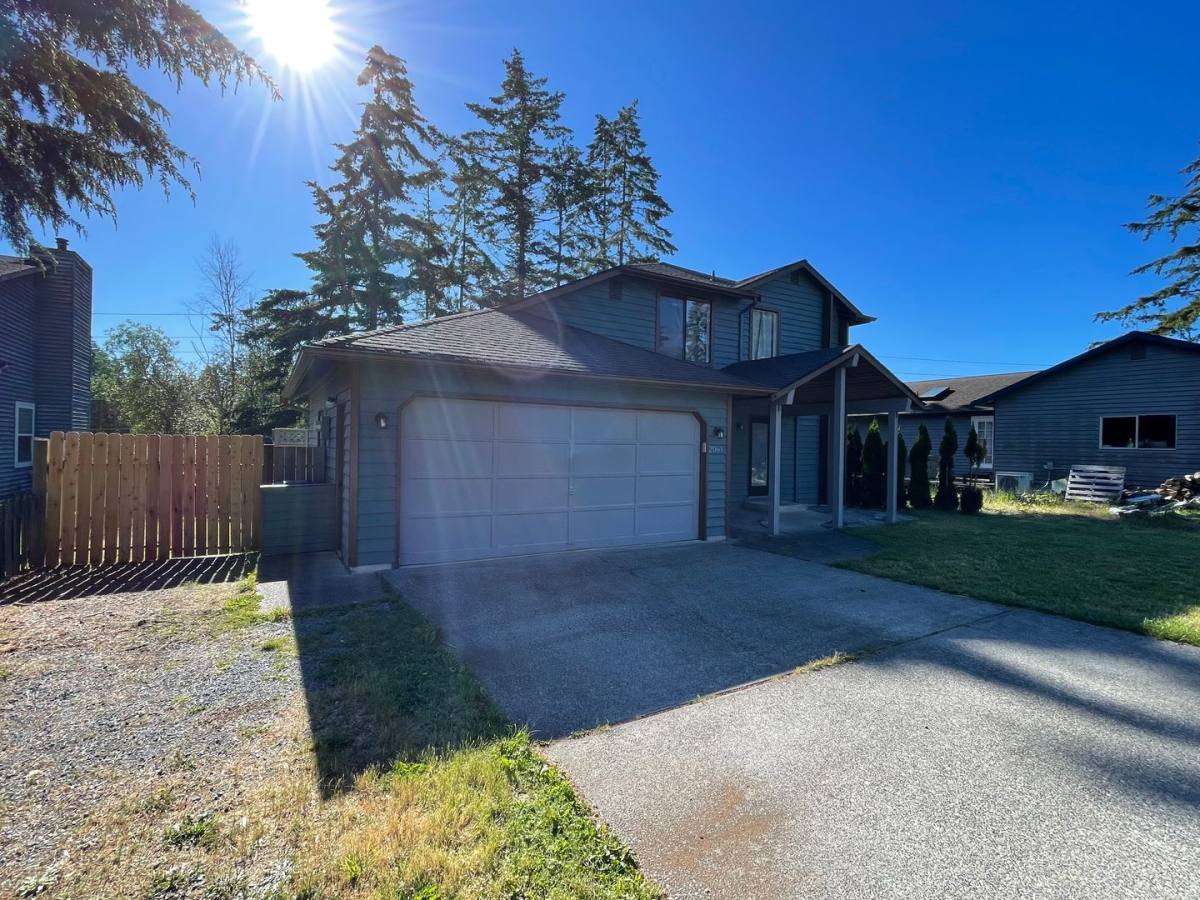 House for rent at 2061 NE 9th Ave, Oak Harbor, WA 98277