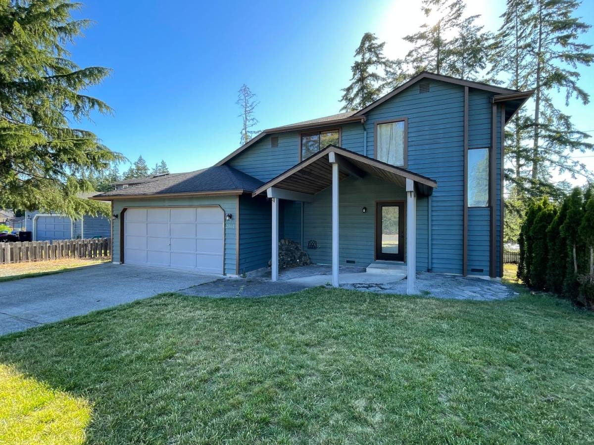 House for rent at 2061 NE 9th Ave, Oak Harbor, WA 98277
