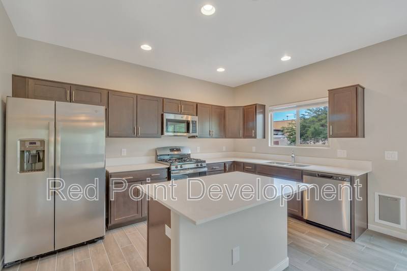 Townhouse for rent at 3805 W Goshen Dr, Tucson, AZ 85741