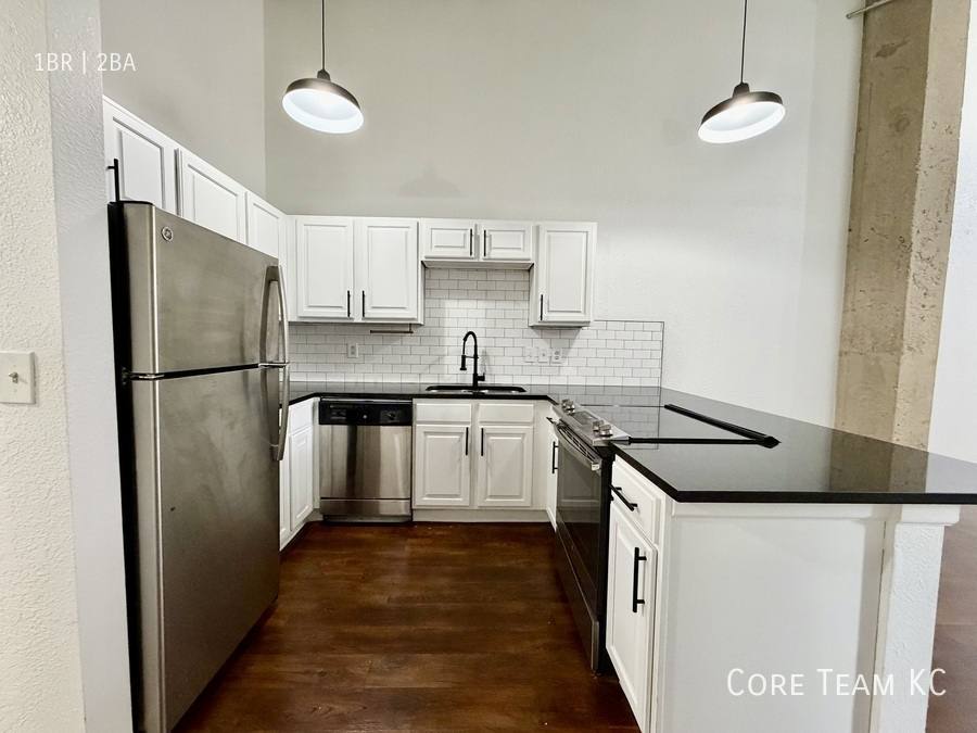 Apartment for rent at 934 Broadway Blvd, Kansas City, MO 64105