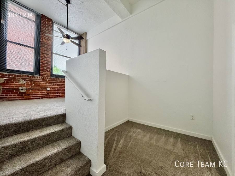 Apartment for rent at 934 Broadway Blvd, Kansas City, MO 64105