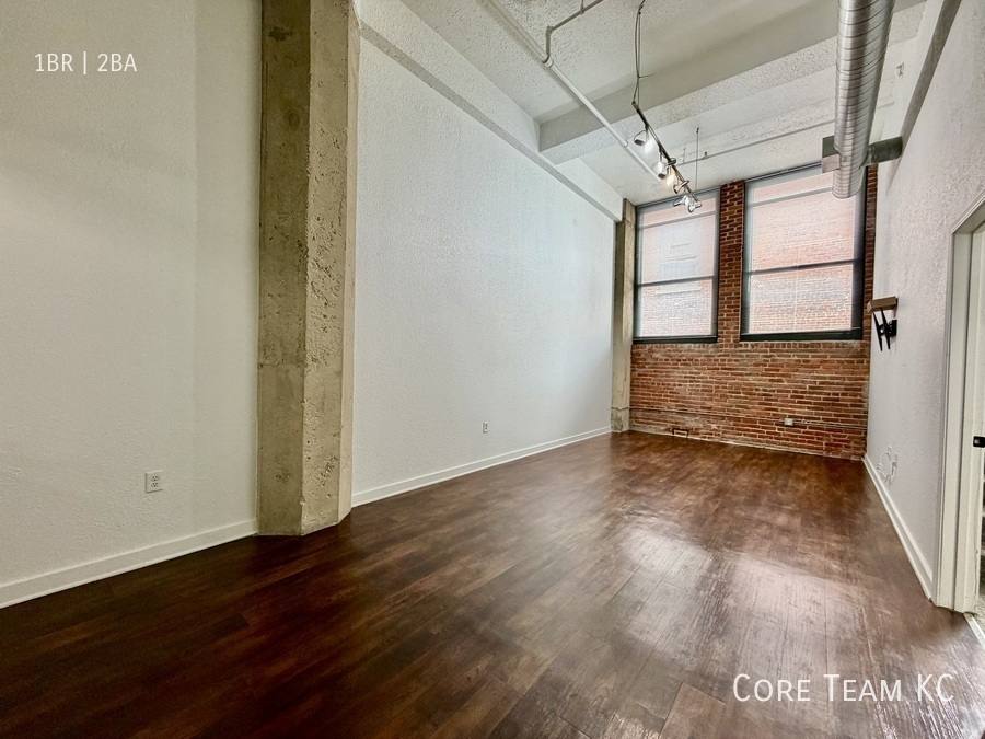 Apartment for rent at 934 Broadway Blvd, Kansas City, MO 64105