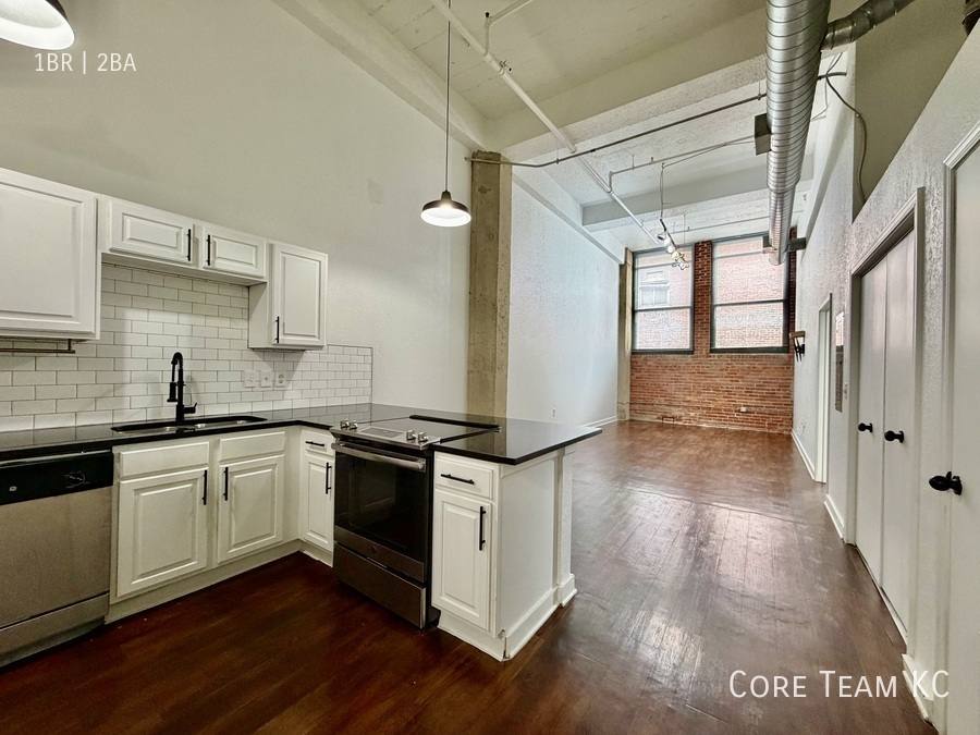 Apartment for rent at 934 Broadway Blvd, Kansas City, MO 64105