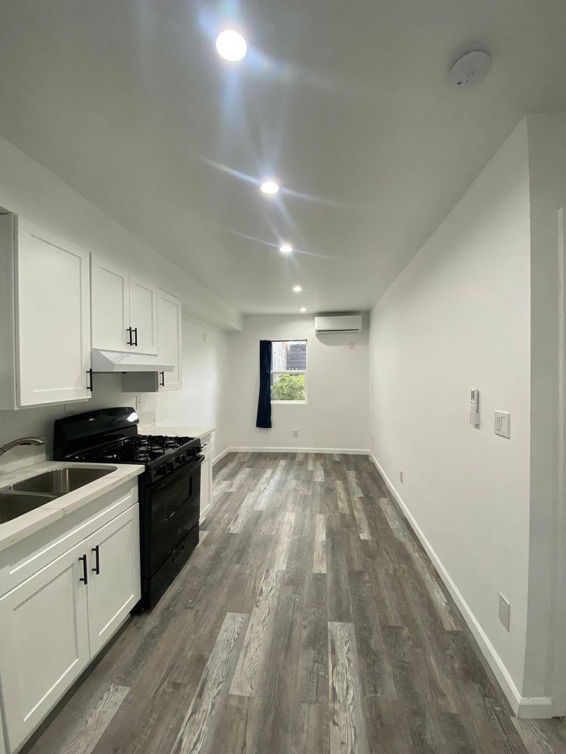Apartment for rent at 5543-5547 1 2 Atlantic Ave, Long Beach, CA 90805