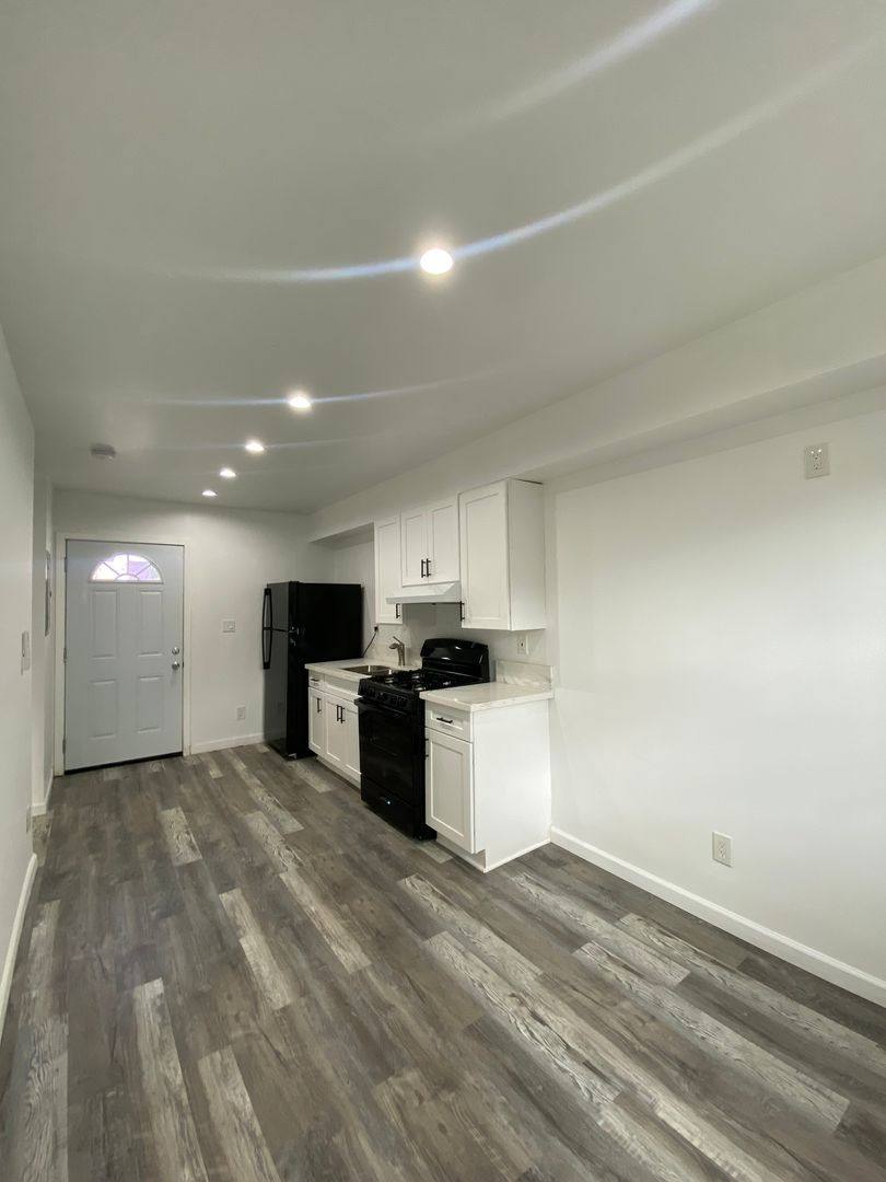 Apartment for rent at 5543-5547 1 2 Atlantic Ave, Long Beach, CA 90805