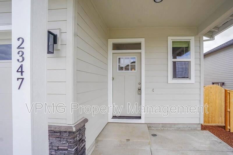 Townhouse for rent at 2347 E Otter Loop, La Center, WA 98629