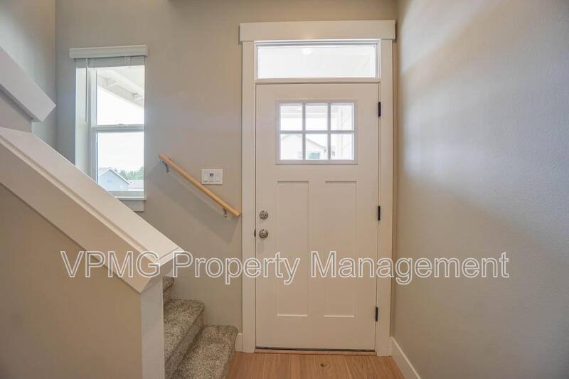Townhouse for rent at 2347 E Otter Loop, La Center, WA 98629