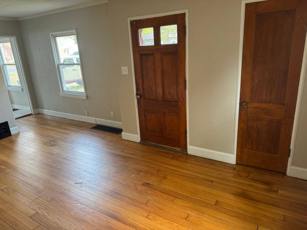 House for rent at 613 Morton Ave, Des Moines, IA 50313