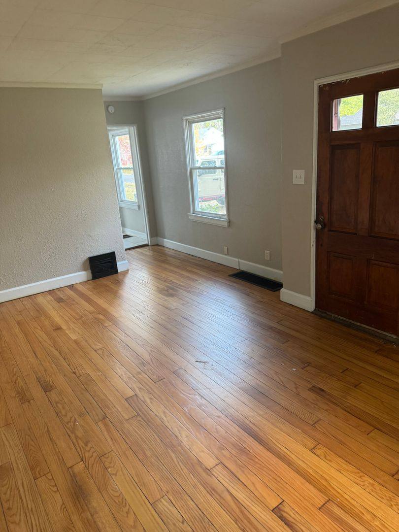 House for rent at 613 Morton Ave, Des Moines, IA 50313