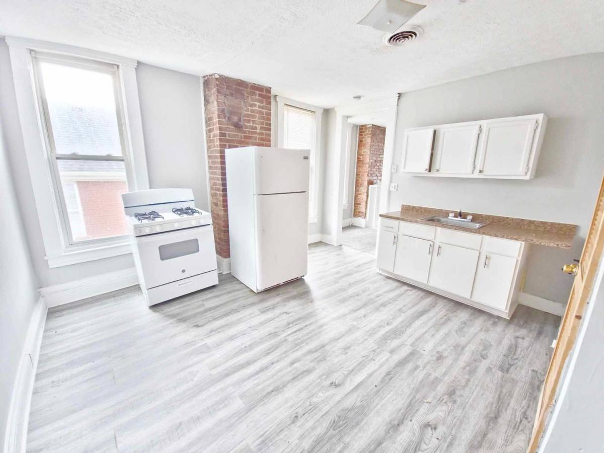 Apartment for rent at 2224 W Jefferson St, Louisville, KY 40212