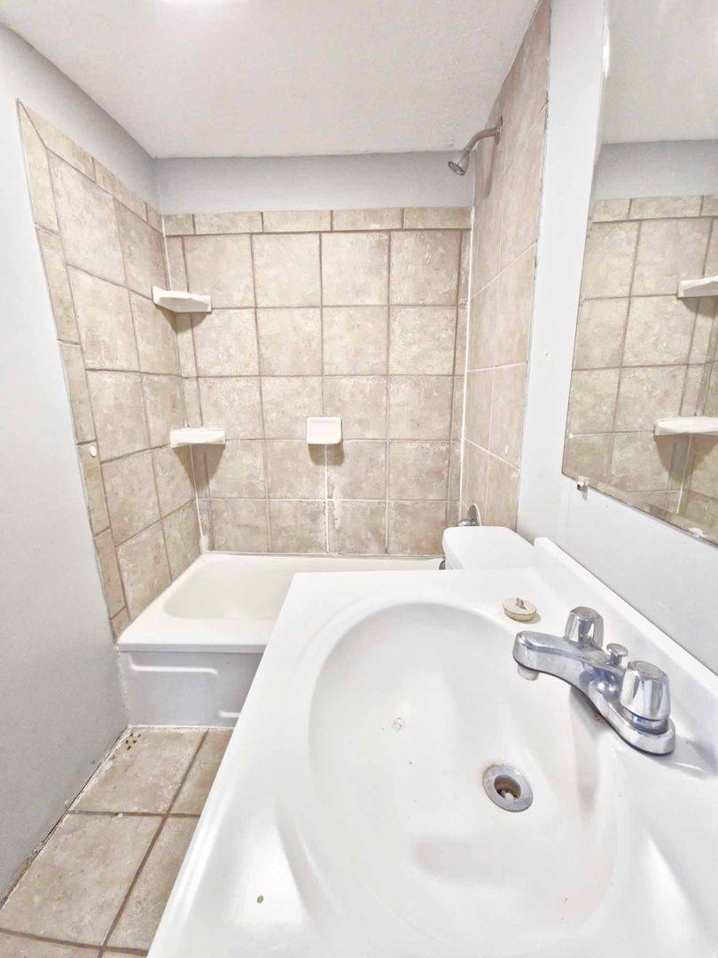 Apartment for rent at 2224 W Jefferson St, Louisville, KY 40212