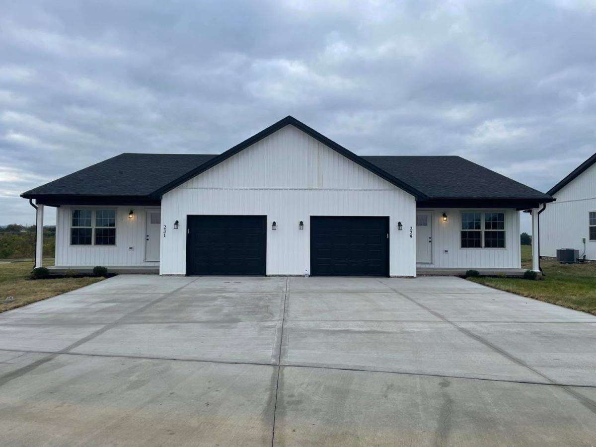 Apartment for rent at 213 215 Wyldwood Way, Berea, KY 40403