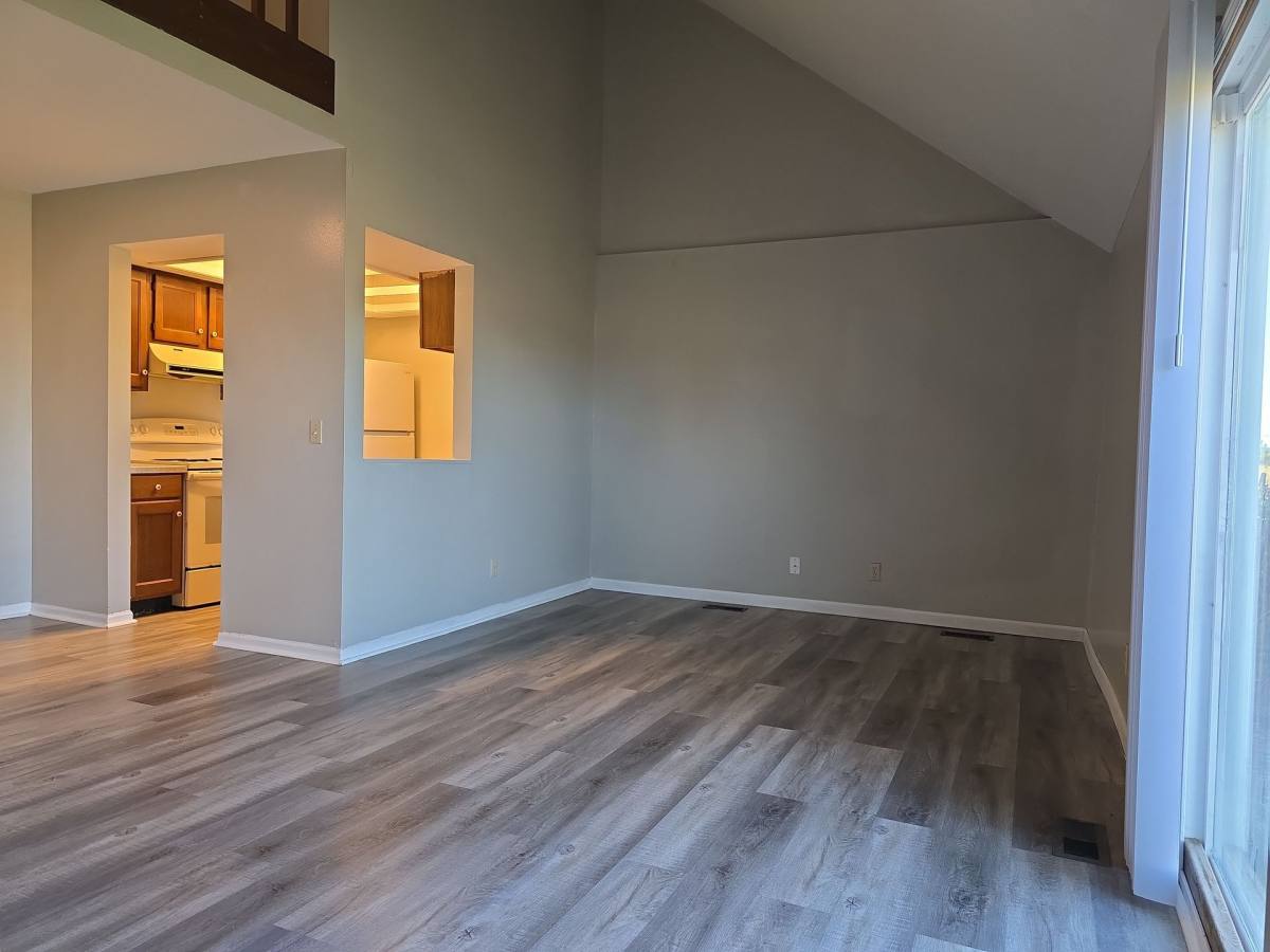 Townhouse for rent at 215 Lightning Hill Blvd, Lagrange, IN 46761