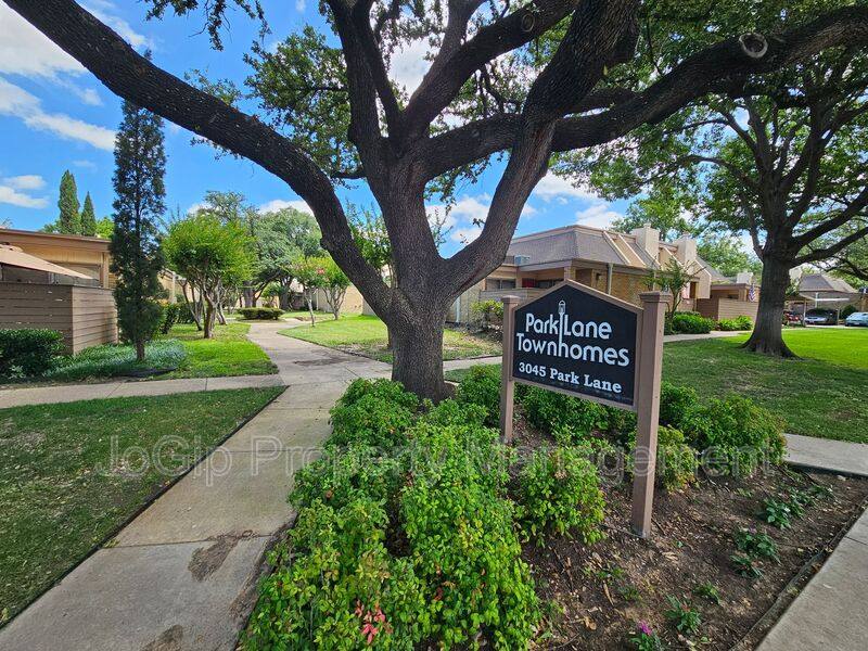 Townhouse for rent at 3121 Park Lane #1190, Dallas, TX 75220