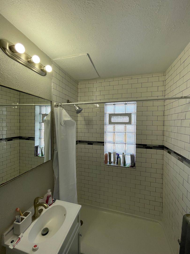 Apartment for rent at 942 N 15th St, Milwaukee, WI 53233