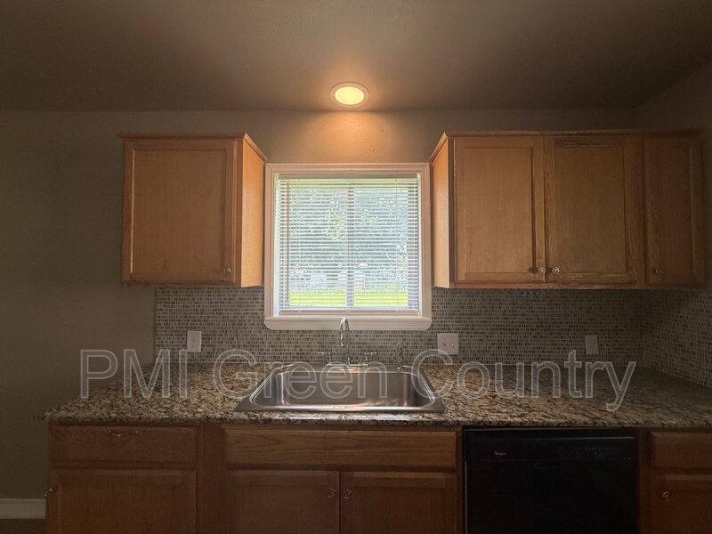 House for rent at 30375 E 150th St S, Coweta, OK 74429