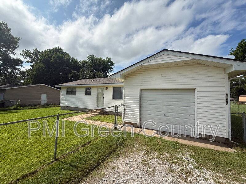 House for rent at 30375 E 150th St S, Coweta, OK 74429
