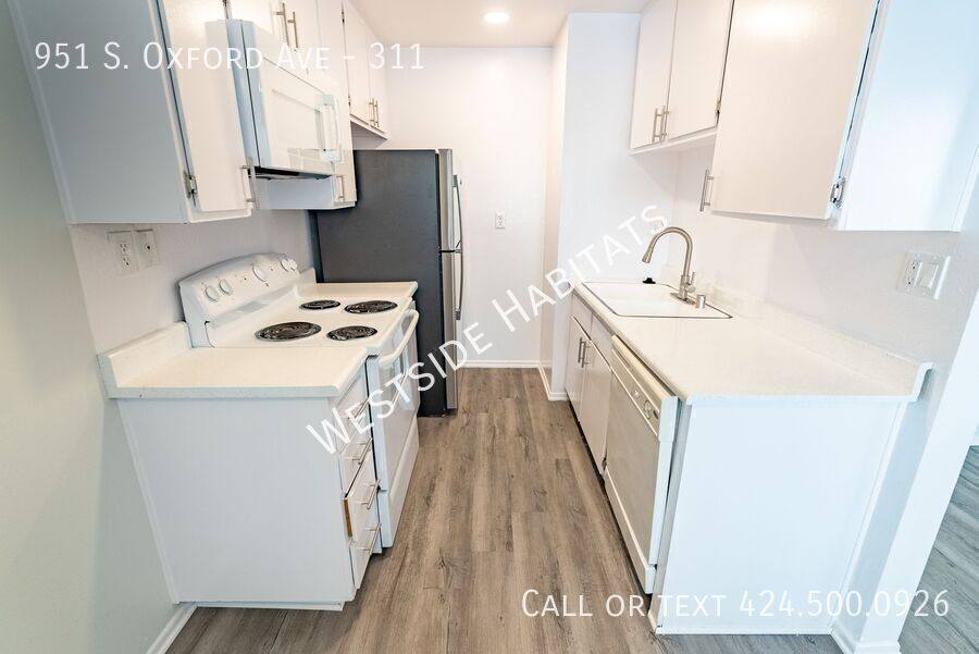 Apartment for rent at 951 S Oxford Ave, Los Angeles, CA 90006