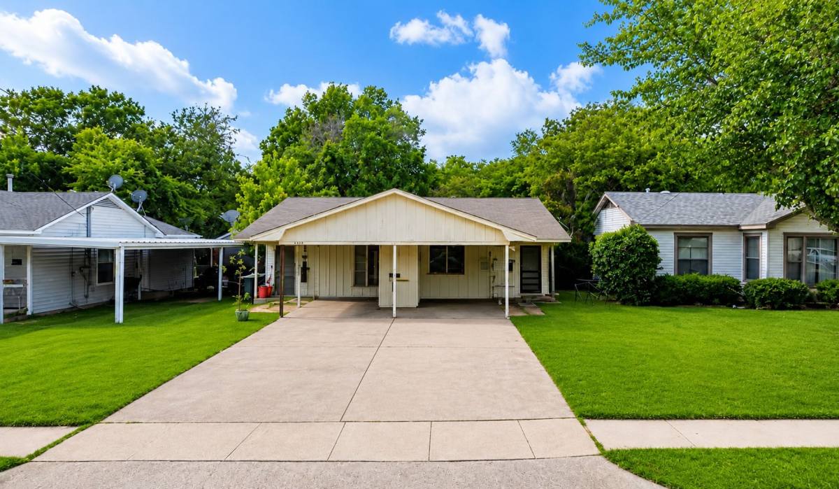 Apartment for rent at 1908-1910 N Alexander St, Sherman, TX 75092