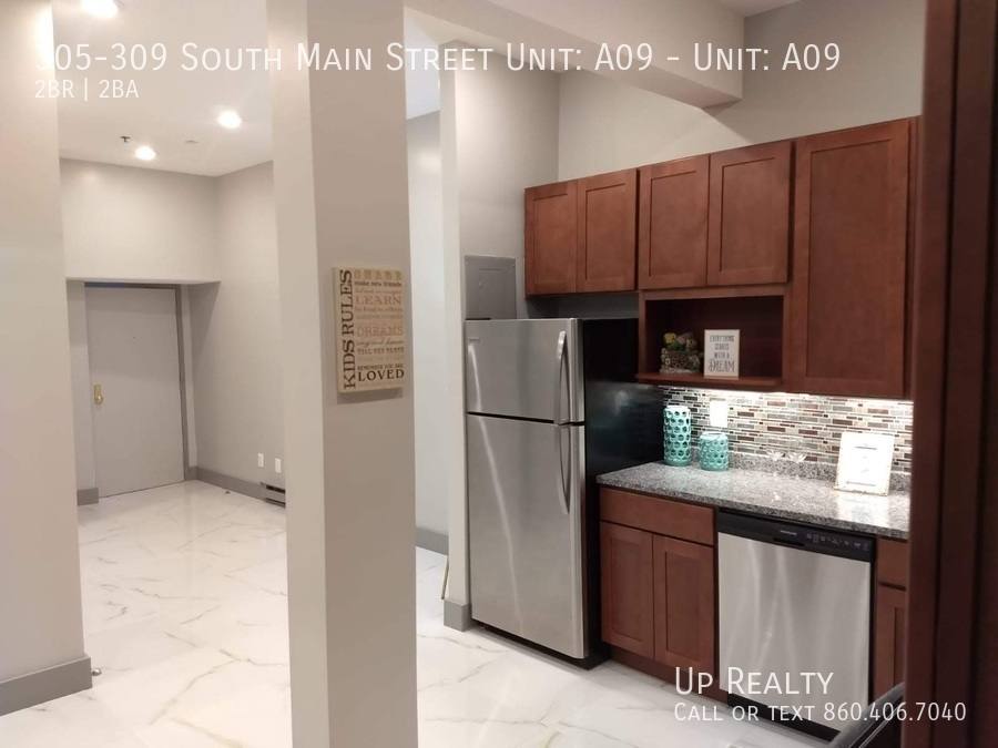 Apartment for rent at 305-309 S Main St, Middletown, CT 06457