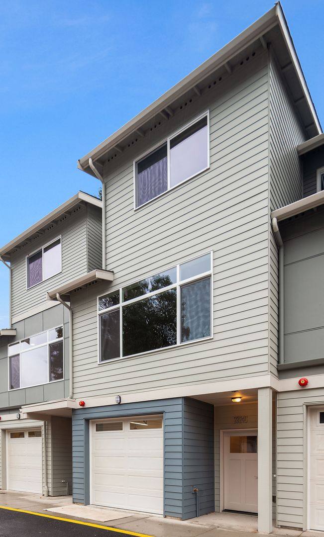 Townhouse for rent at 2324 N 185th St, Seattle, WA 98133