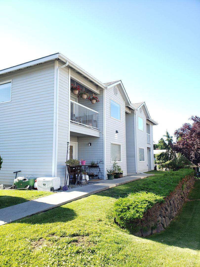 Apartment for rent at 587 Eastmont Ave, East Wenatchee, WA 98802
