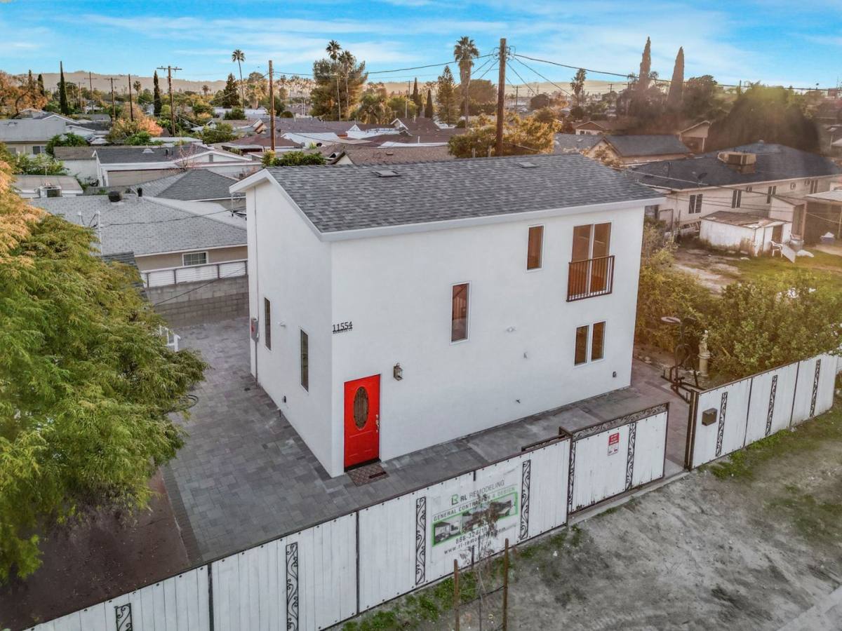 House for rent at 11554 Arminta St, North Hollywood, CA 91605